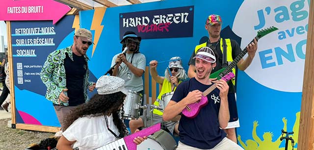 groupe de personnes en fête